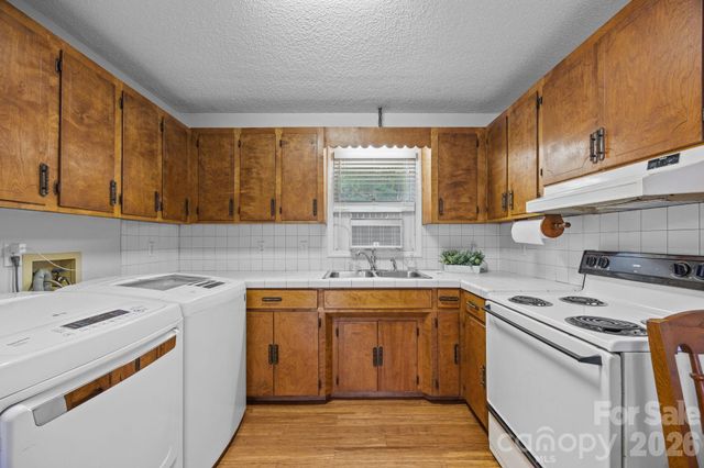 124 Lytle Cove Road, Swannanoa, NC 28778