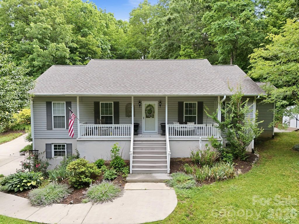 124 Lytle Cove Road, Swannanoa, NC 28778