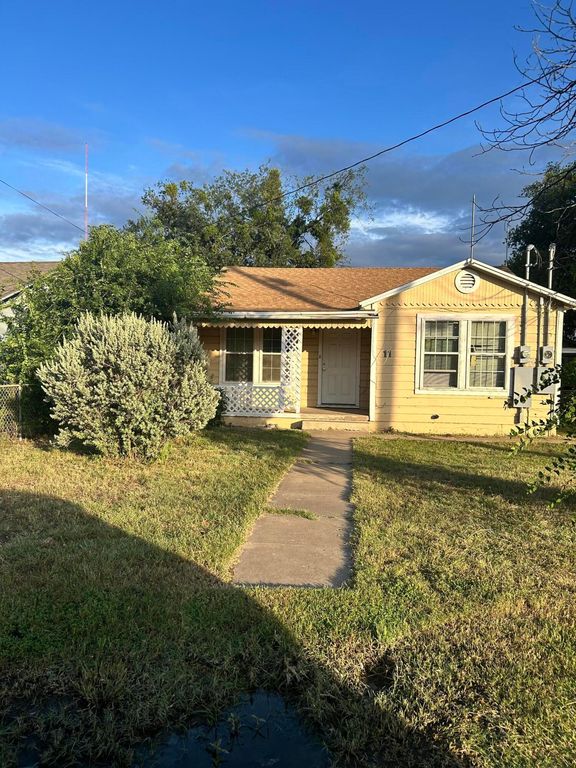 Image 1 of property listing at 11 E 29th Street, San Angelo, TX 76903