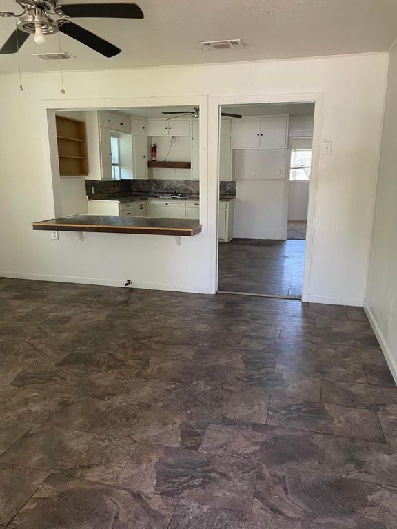 Image 2 of property listing at 11 E 29th Street, San Angelo, TX 76903