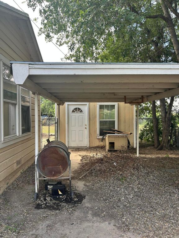 Image 8 of property listing at 11 E 29th Street, San Angelo, TX 76903