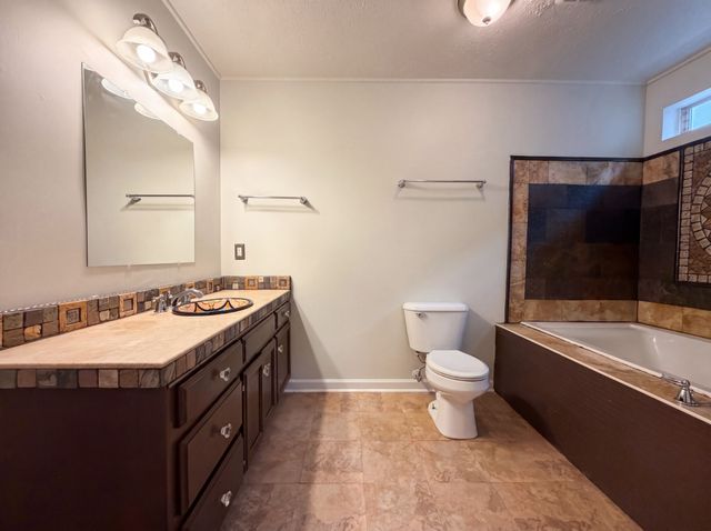 4046 Farmingham Woods Dr, Hermitage, TN 37076