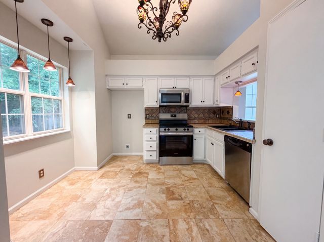 4046 Farmingham Woods Dr, Hermitage, TN 37076