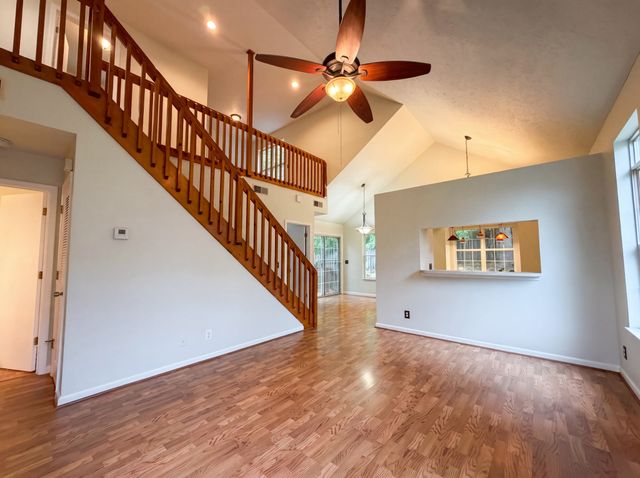 4046 Farmingham Woods Dr, Hermitage, TN 37076