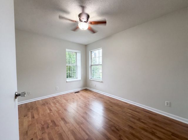 4046 Farmingham Woods Dr, Hermitage, TN 37076