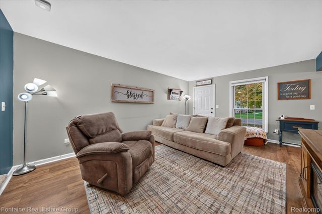 3141 High Pointe Ridge Road 26, Orion Charter Township, MI 48359