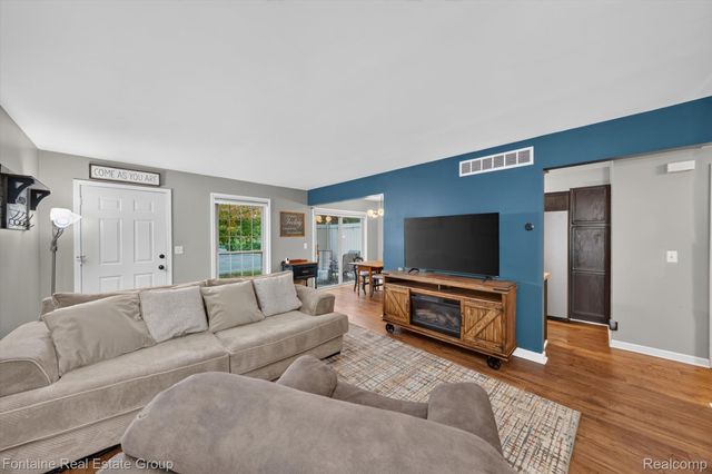 3141 High Pointe Ridge Road 26, Orion Charter Township, MI 48359