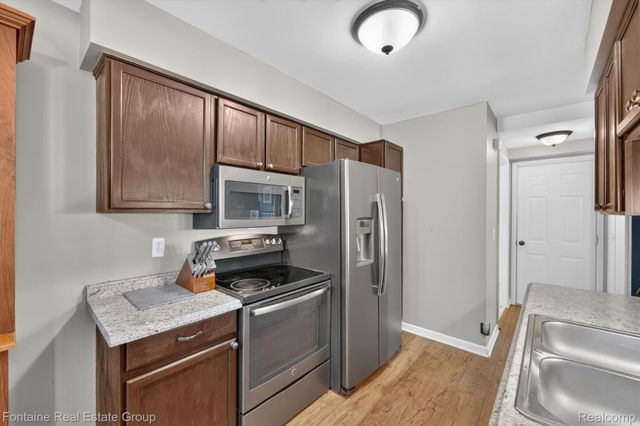 3141 High Pointe Ridge Road 26, Orion Charter Township, MI 48359