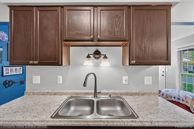 3141 High Pointe Ridge Road 26, Orion Charter Township, MI 48359