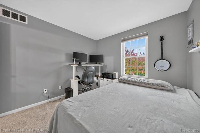 3141 High Pointe Ridge Road 26, Orion Charter Township, MI 48359