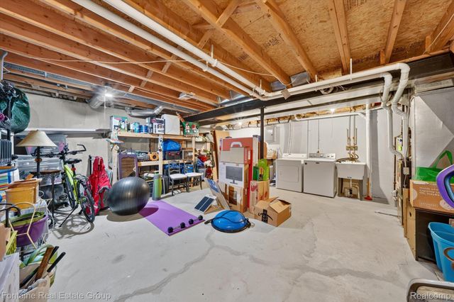 3141 High Pointe Ridge Road 26, Orion Charter Township, MI 48359