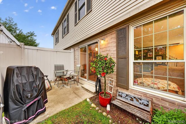 3141 High Pointe Ridge Road 26, Orion Charter Township, MI 48359