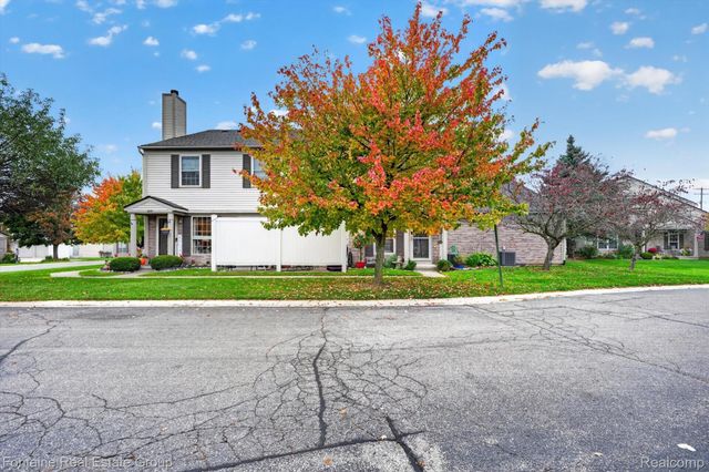3141 High Pointe Ridge Road 26, Orion Charter Township, MI 48359