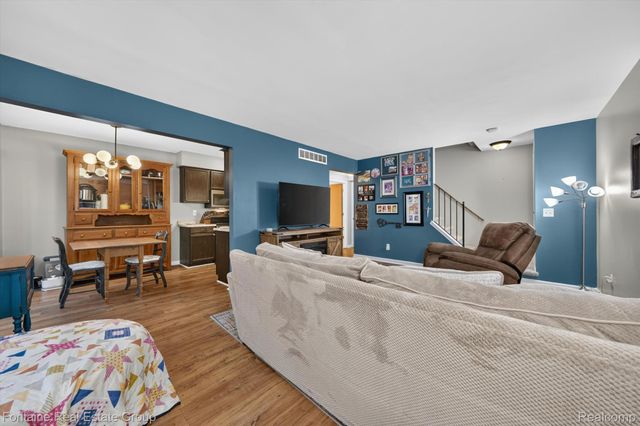 3141 High Pointe Ridge Road 26, Orion Charter Township, MI 48359