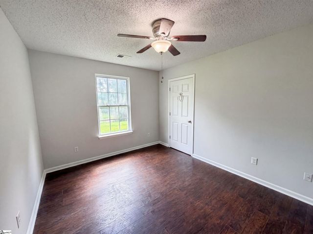 16 Red Mile Way, Taylors, SC 29687
