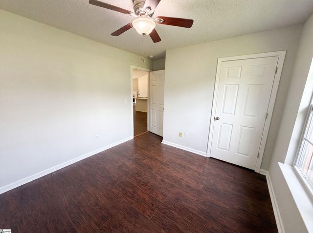 16 Red Mile Way, Taylors, SC 29687