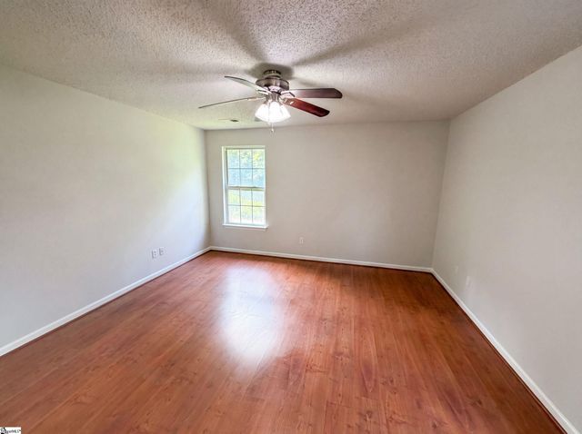 16 Red Mile Way, Taylors, SC 29687