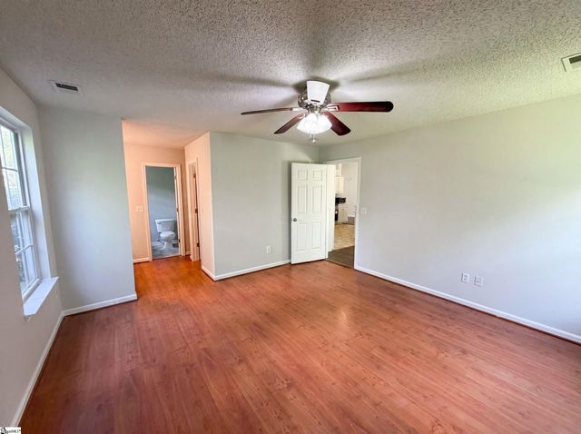 16 Red Mile Way, Taylors, SC 29687