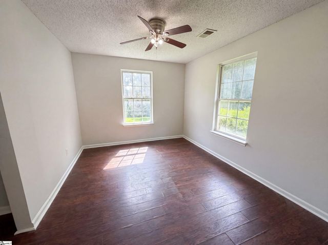 16 Red Mile Way, Taylors, SC 29687