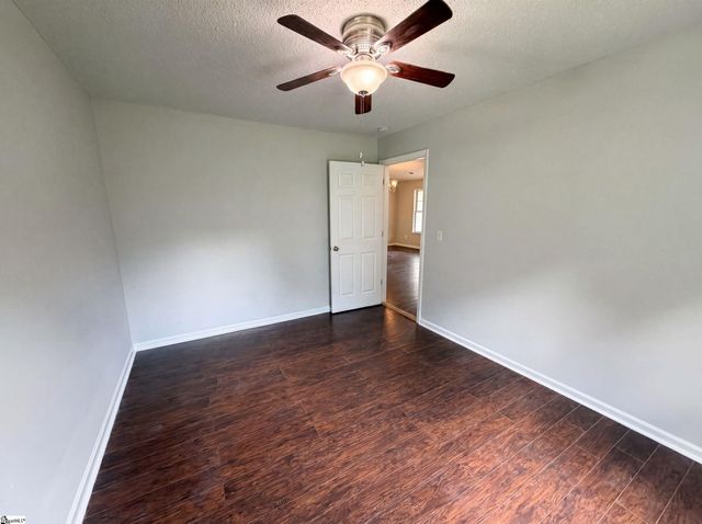 16 Red Mile Way, Taylors, SC 29687