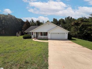 16 Red Mile Way, Taylors, SC 29687