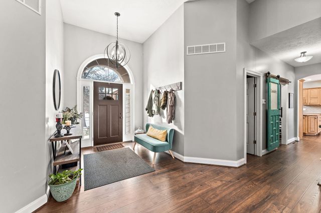 6776 Fox Crossing, Knox, IN 46534