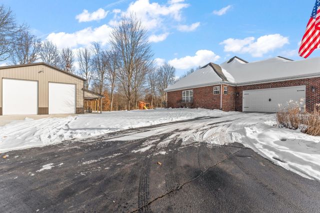 6776 Fox Crossing, Knox, IN 46534