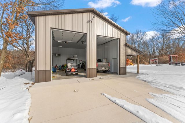 6776 Fox Crossing, Knox, IN 46534
