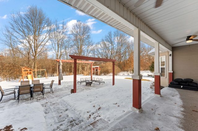 6776 Fox Crossing, Knox, IN 46534