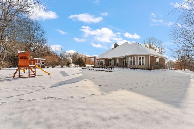 6776 Fox Crossing, Knox, IN 46534