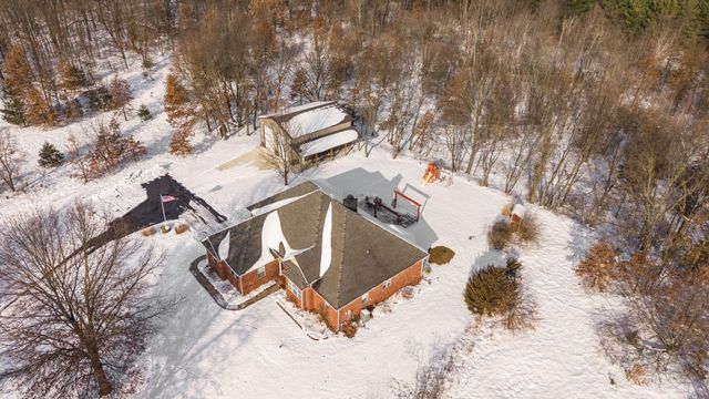 6776 Fox Crossing, Knox, IN 46534