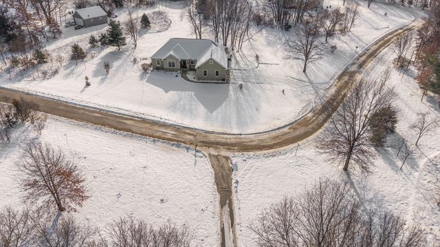 6776 Fox Crossing, Knox, IN 46534