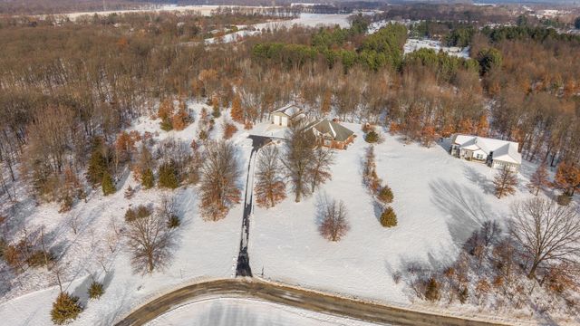 6776 Fox Crossing, Knox, IN 46534