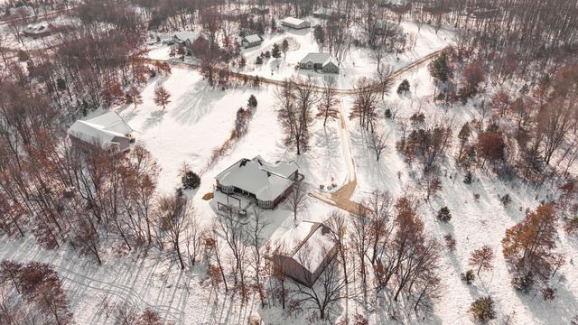 6776 Fox Crossing, Knox, IN 46534