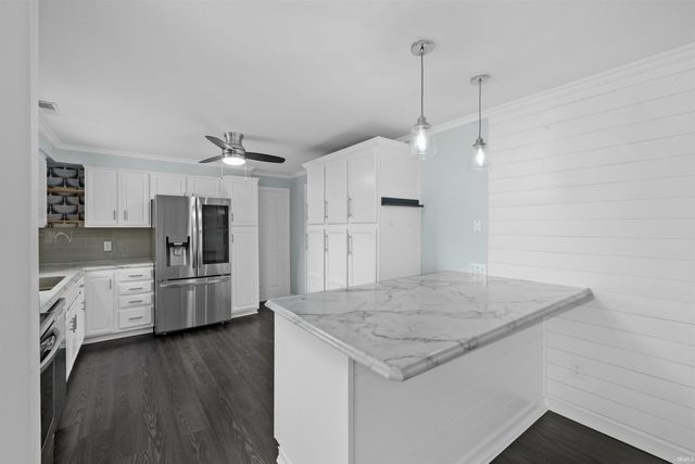 110 Navarre Court, Auburn, IN 46706