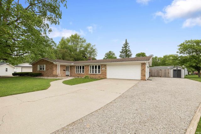 110 Navarre Court, Auburn, IN 46706