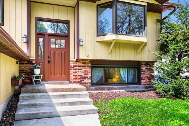 461 Mystic Street, Saint Paul, MN 55119