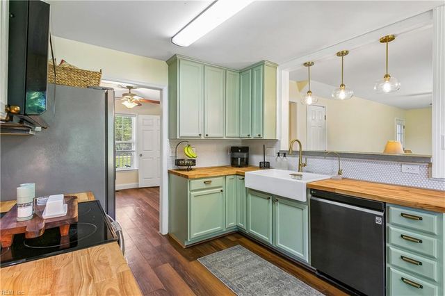 2357 Jenkins Neck RD, Hayes, VA 23072