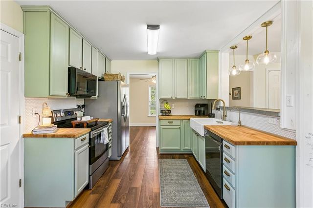 2357 Jenkins Neck RD, Hayes, VA 23072