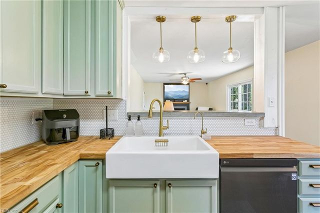 2357 Jenkins Neck RD, Hayes, VA 23072