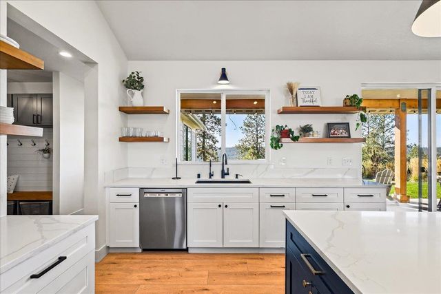 5284 S Falcon Point Ct, Spokane, WA 99224