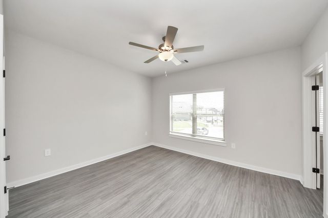 7711 Longmire Road 102, Conroe, TX 77304