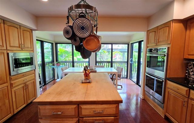 1335 LANDINGS DRIVE 9, Sarasota, FL 34231