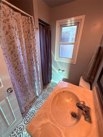 1449 Jewell Street, Ferndale, MI 48220