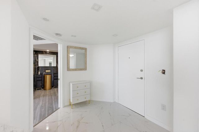 1330 West Avenue 1711, Miami Beach, FL 33139