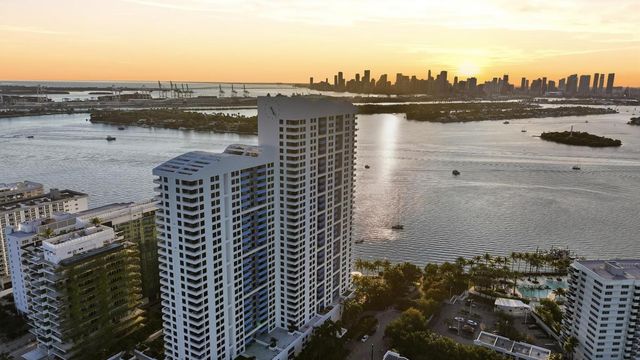 1330 West Avenue 1711, Miami Beach, FL 33139