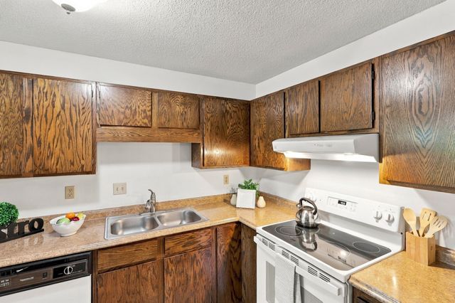 4350 Trenton Lane N 116, Plymouth, MN 55442