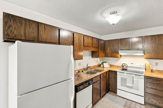 4350 Trenton Lane N 116, Plymouth, MN 55442