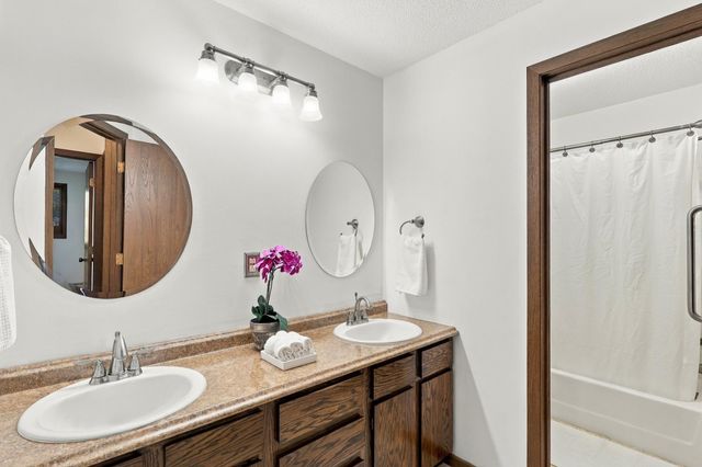 4350 Trenton Lane N 116, Plymouth, MN 55442
