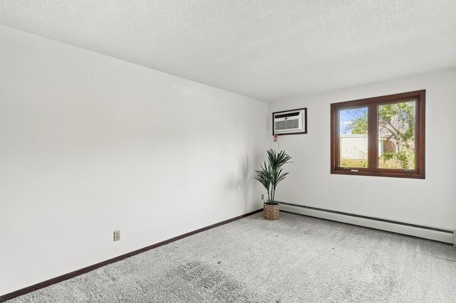 4350 Trenton Lane N 116, Plymouth, MN 55442